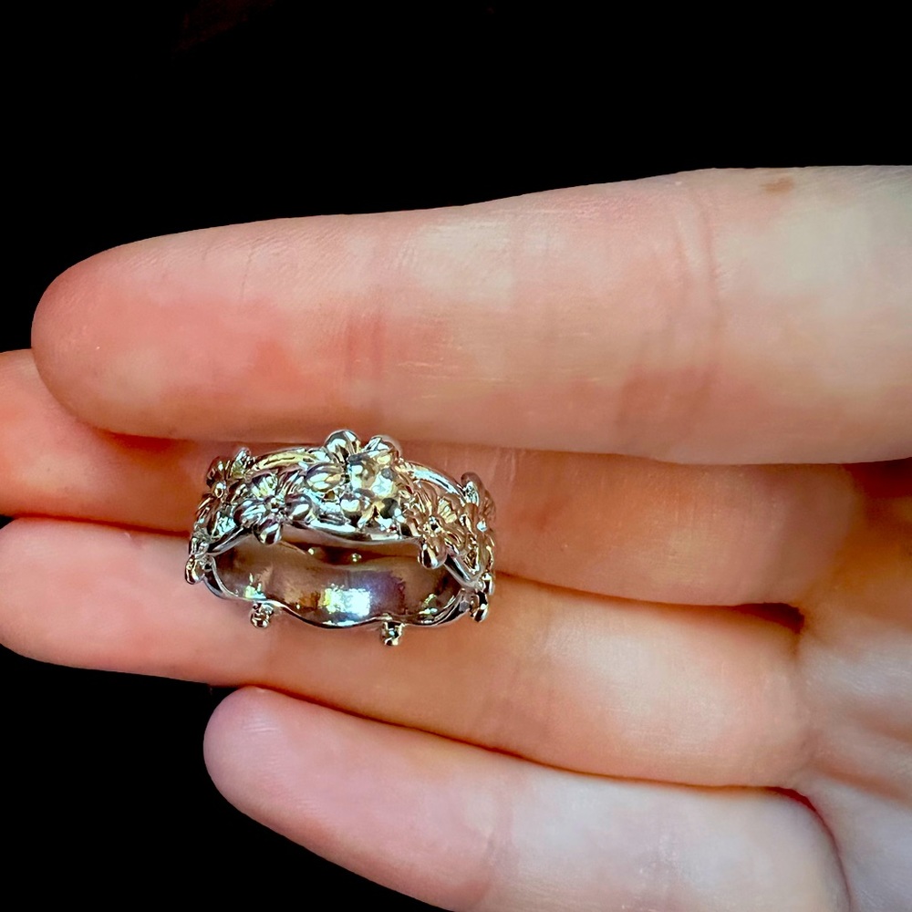 Silver floral ring, size 7
